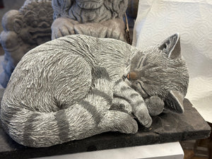 Steinfigur Katze schlafend eingerollt " Holly " personalisiert
