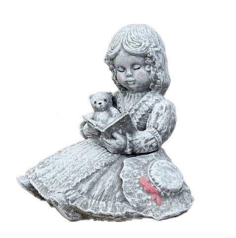 Steinfigur Mädchen