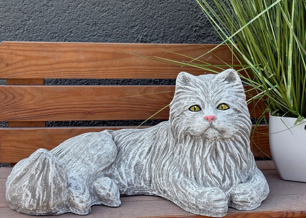 Steinfigur Maine-Coon Katze Kater liegend
