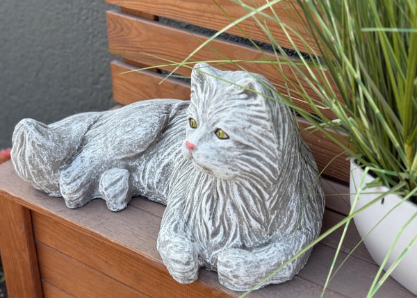 Steinfigur Maine-Coon Katze Kater liegend