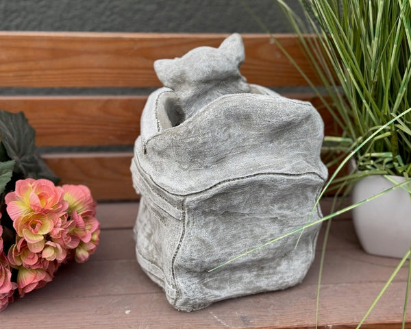 Steinfigur Chihuahua in Handtasche