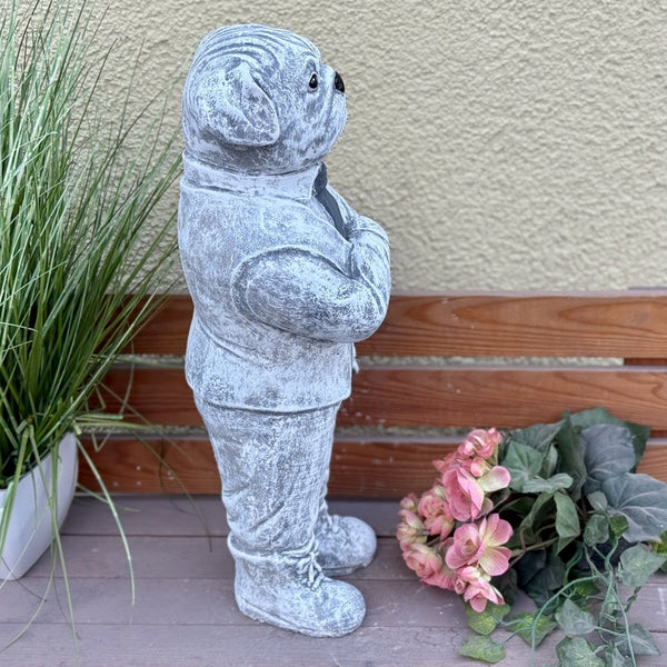 Wetterfeste Mops Steinfigur im Gentleman Stil für Garten Terrasse und Hauseingang