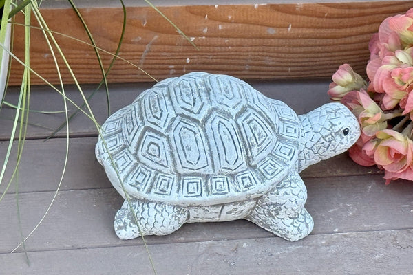 Detailreiche Schildkröte aus Steinguss wetterfeste Gartenfigur mit strukturiertem Panzer