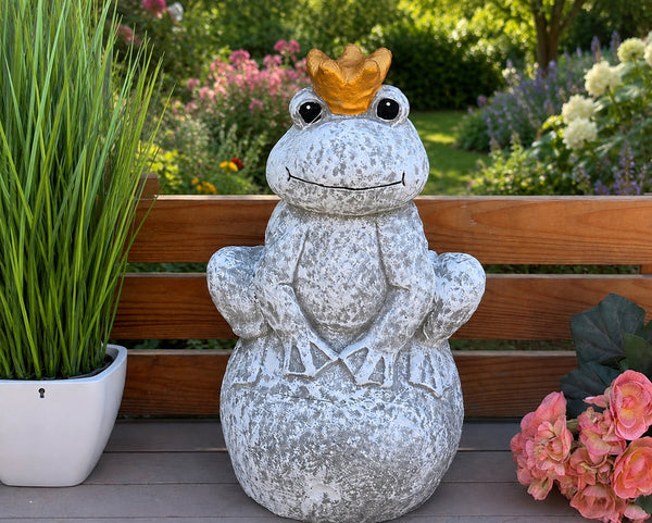 Steinfigur Froschkönig auf Kugel aus Steinguss frostfest wetterfest für Garten Terrasse und Teich