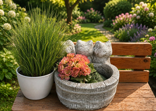 Katzen Pflanzgefäß Willkommen mit drei Katzen als Gartendekoration