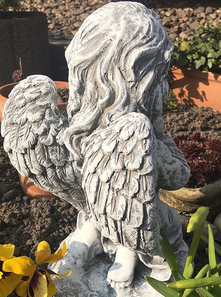 Steinfigur Engel kniend