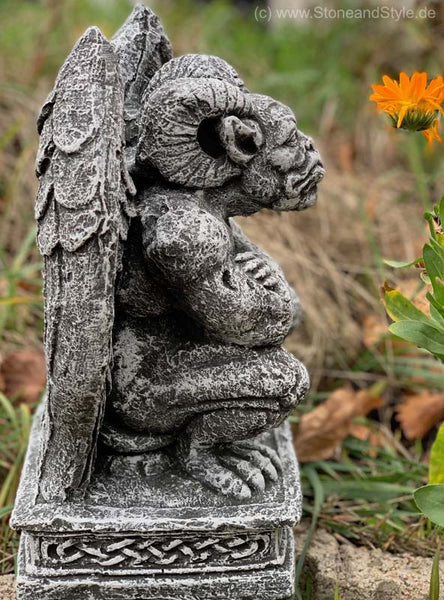 Steinfigur Gargoyle mit Hörner