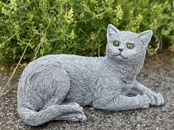 Steinfigur große Katze "Lotti" liegend