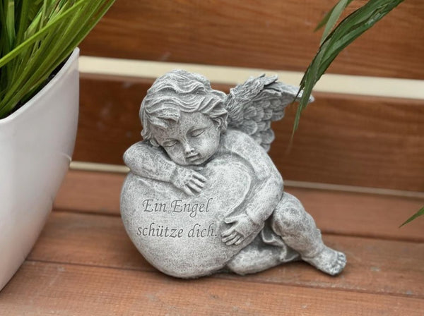 Steinfigur Engel am Herz "Ein Engel schütze Dich"