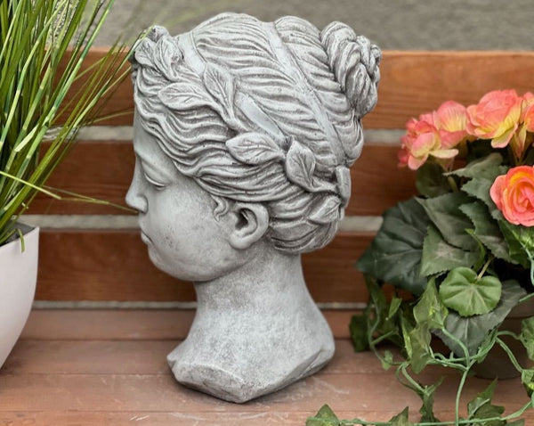 Steinfigur  Frauenbüste Madeleine